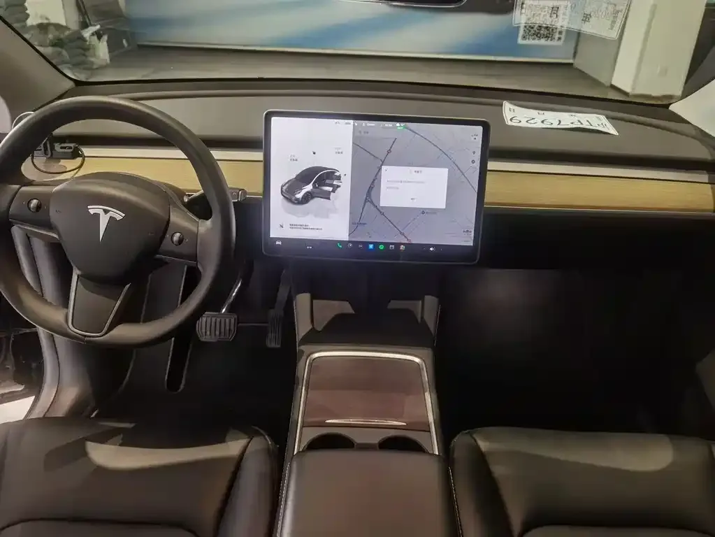 Tesla Model Y — фото 6