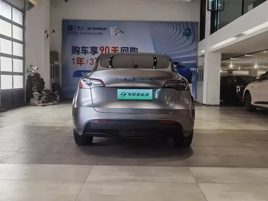 Tesla Model Y — фото 4