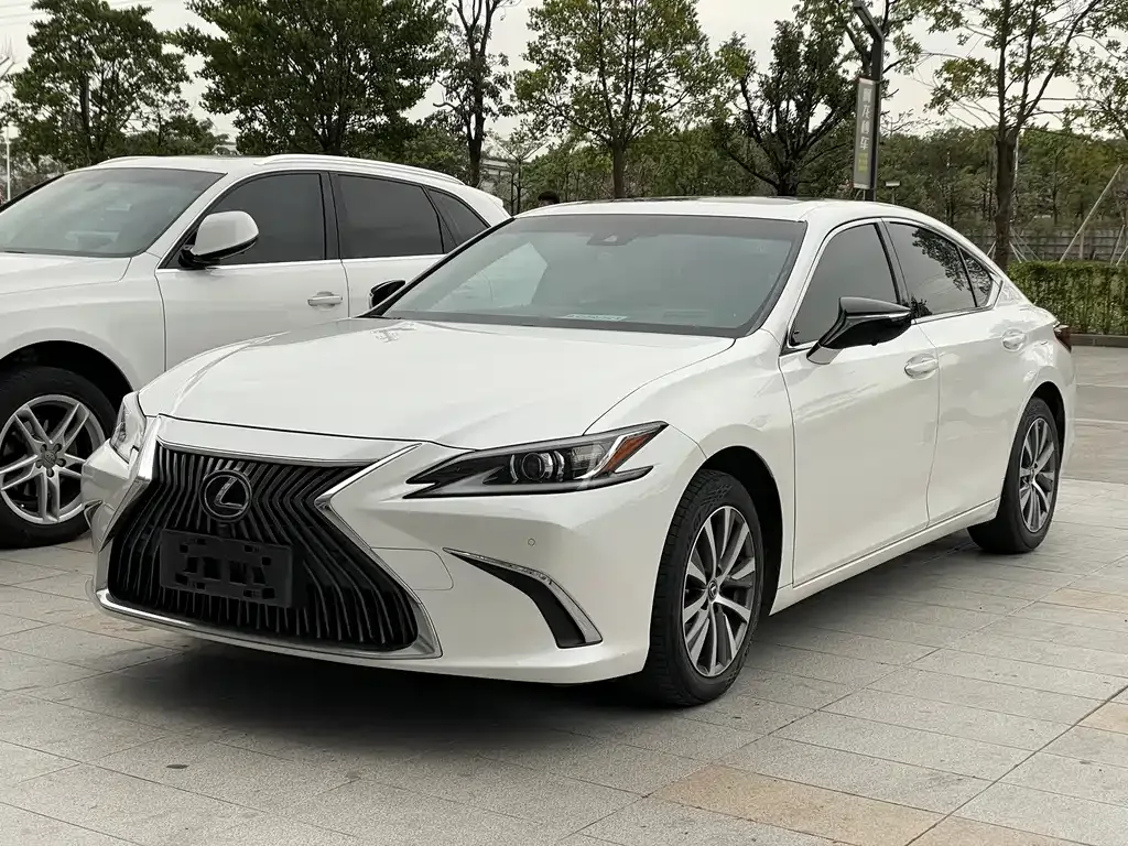 Lexus ES — фото 1