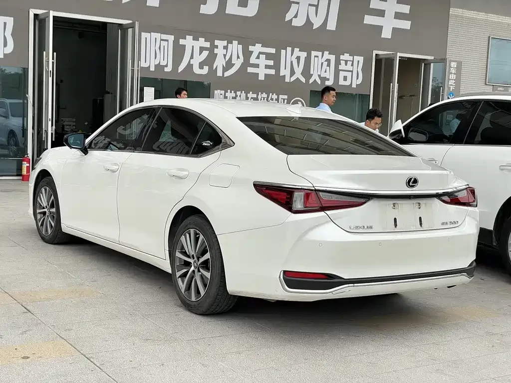 Lexus ES — фото 4