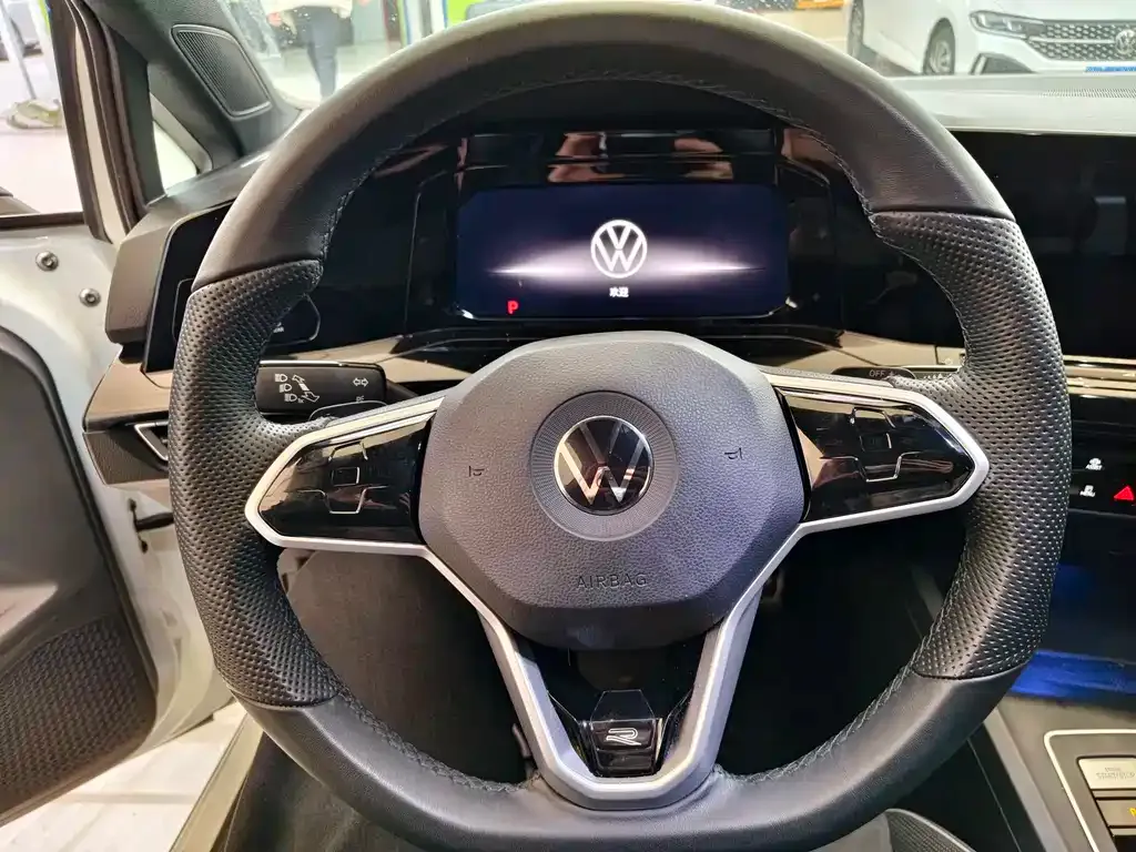 Volkswagen Golf 2023 из CN, фото 5