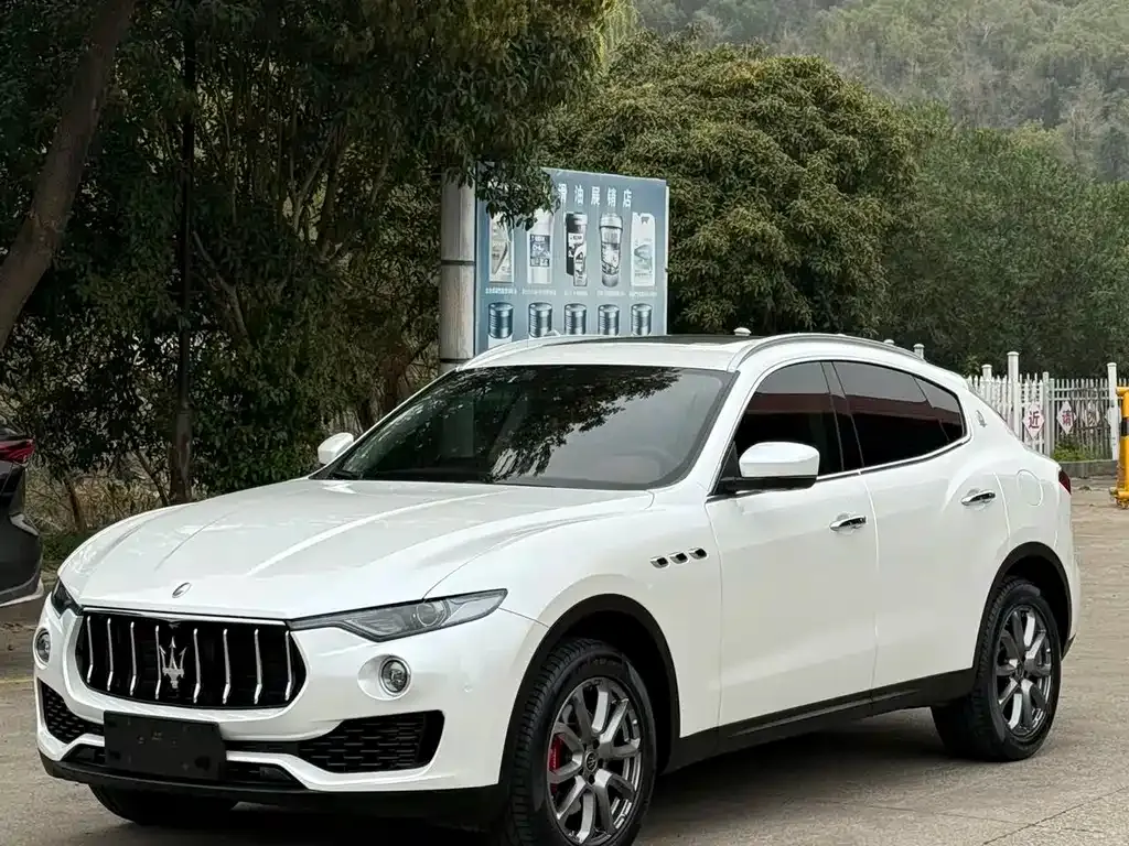 Maserati Levante — фото 1