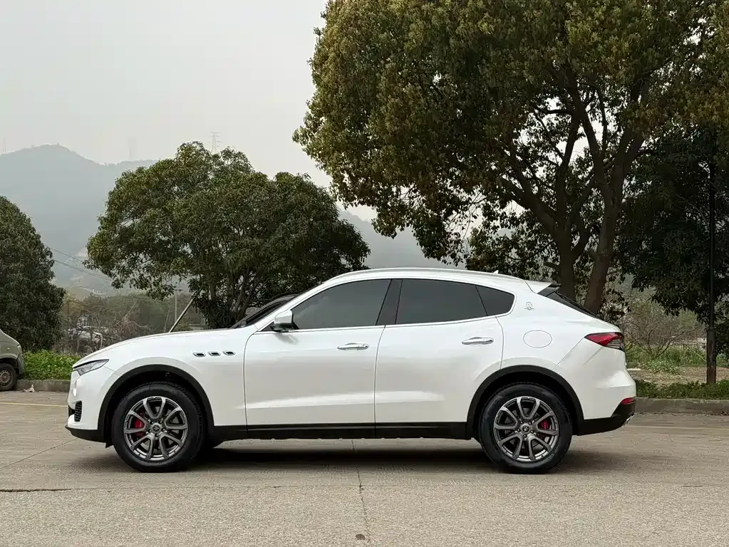 Maserati Levante — фото 10