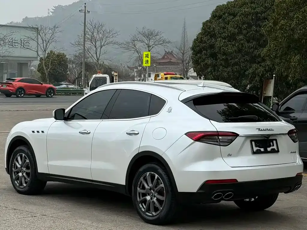 Maserati Levante — фото 6