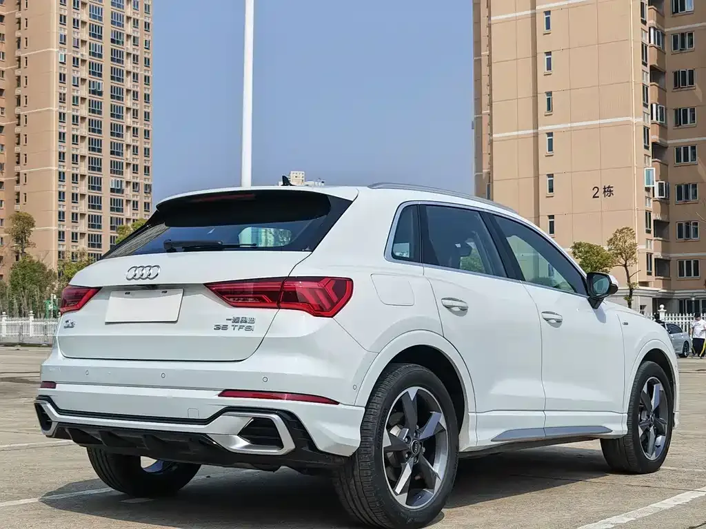 Audi Q3 — фото 10