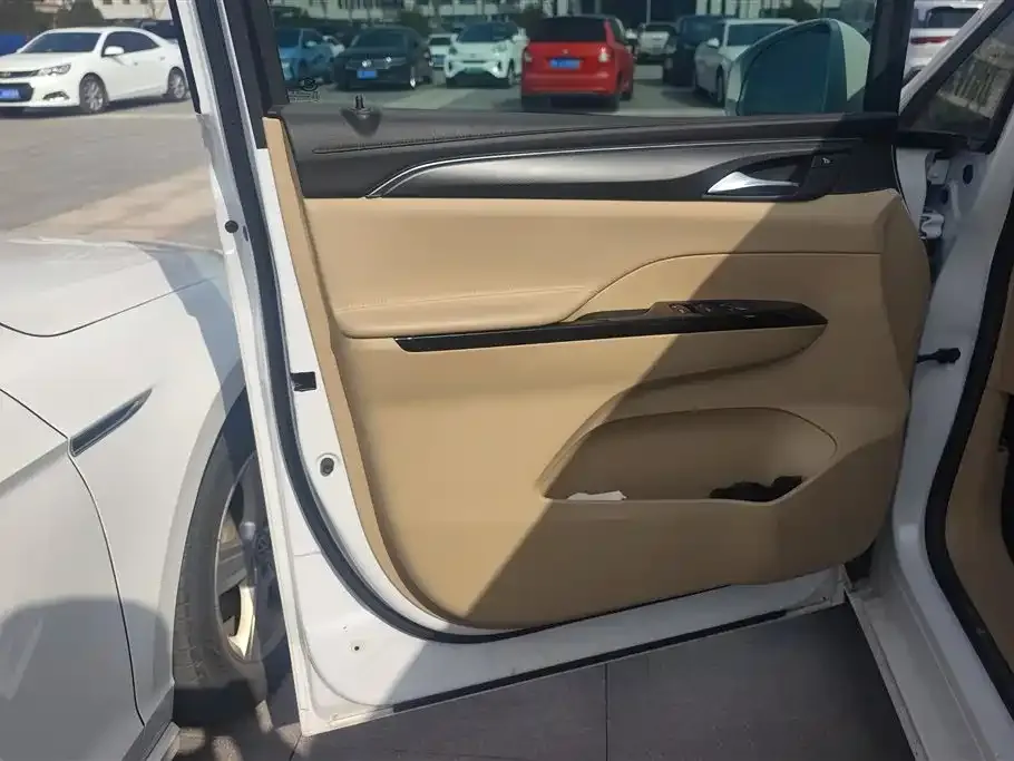 Buick GL8 Hybrid 2025 из CN, фото 5