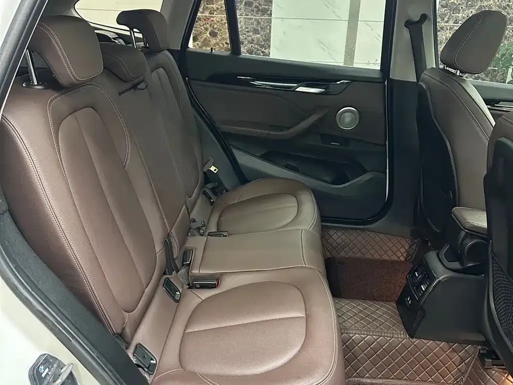 BMW X1 2021 из CN, фото 10