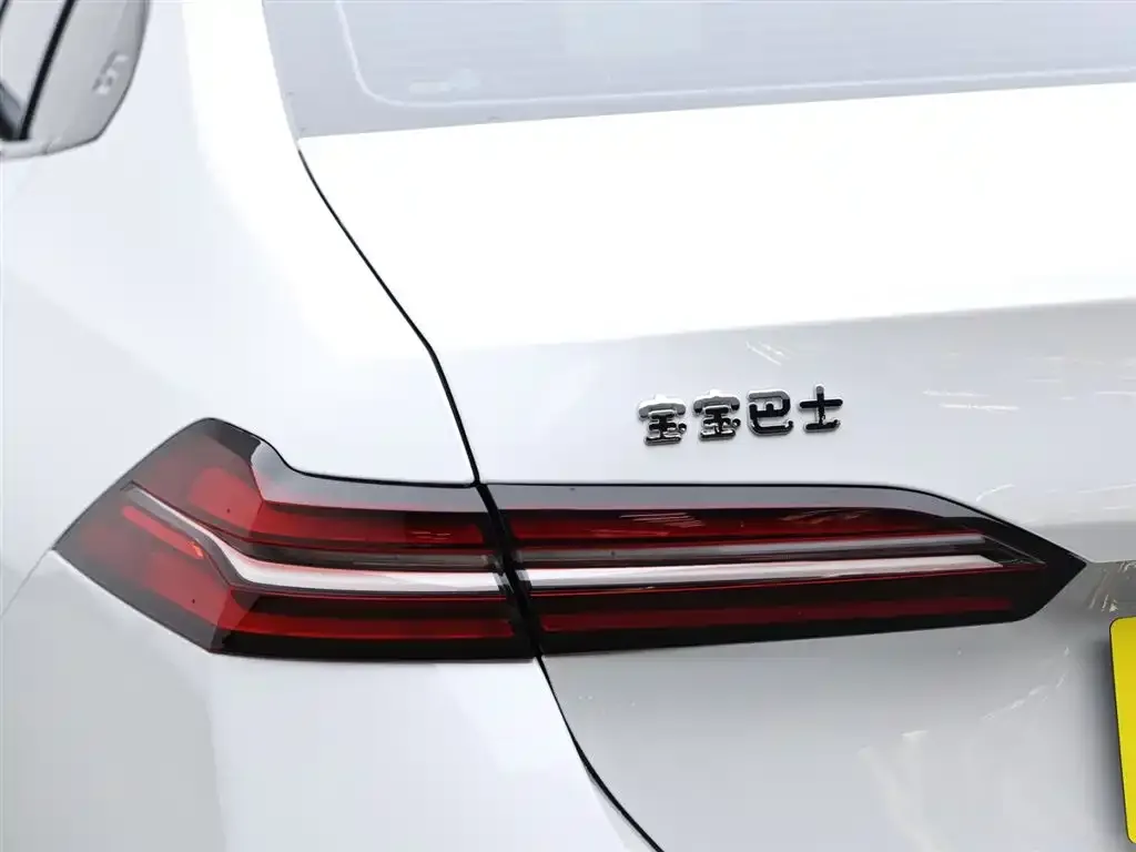 BMW 5 Series 2026 из CN, фото 7