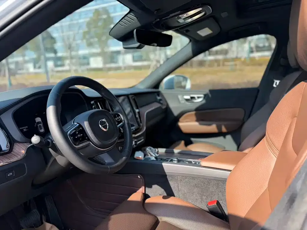 Volvo XC60 2024 из CN, фото 6