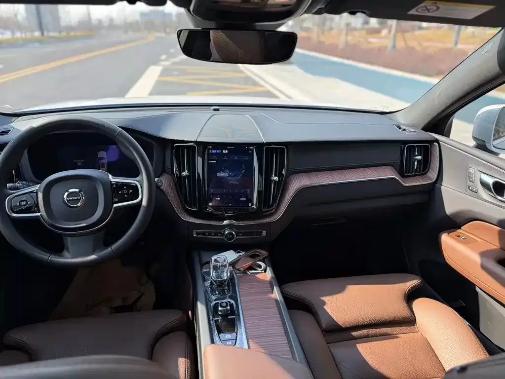 Volvo XC60 2024 из CN, фото 8
