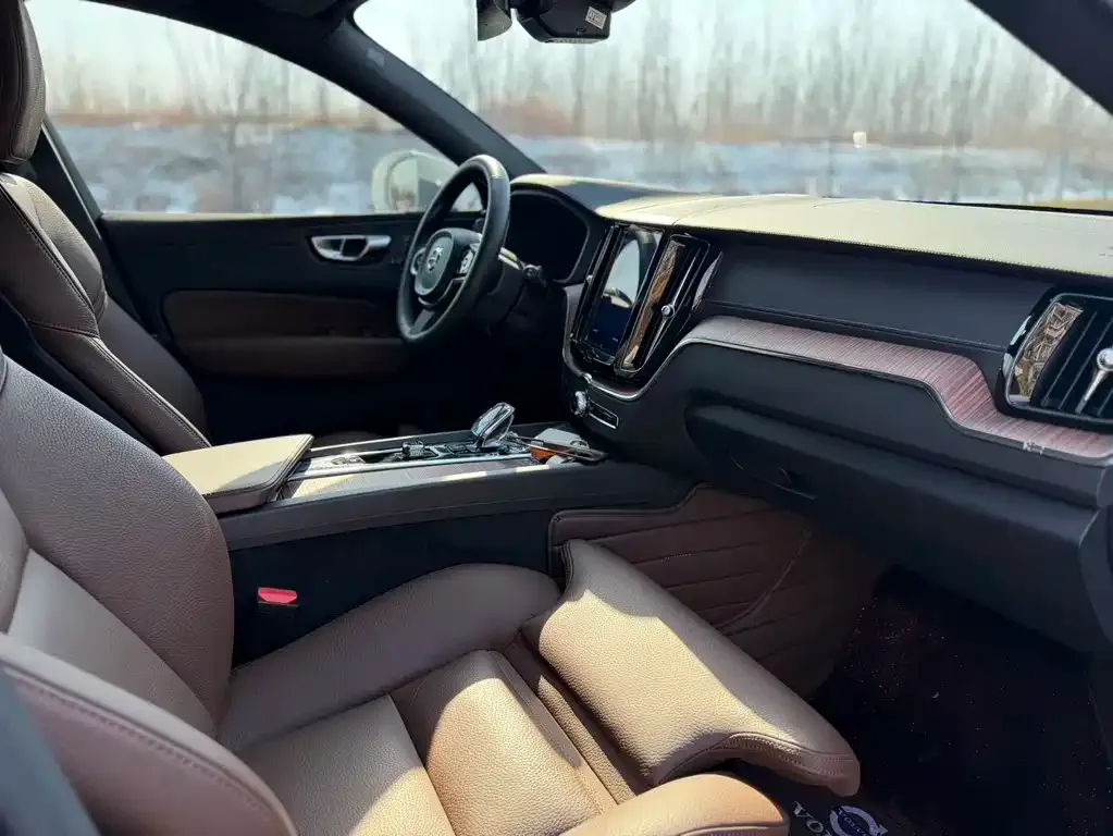 Volvo XC60 2024 из CN, фото 5