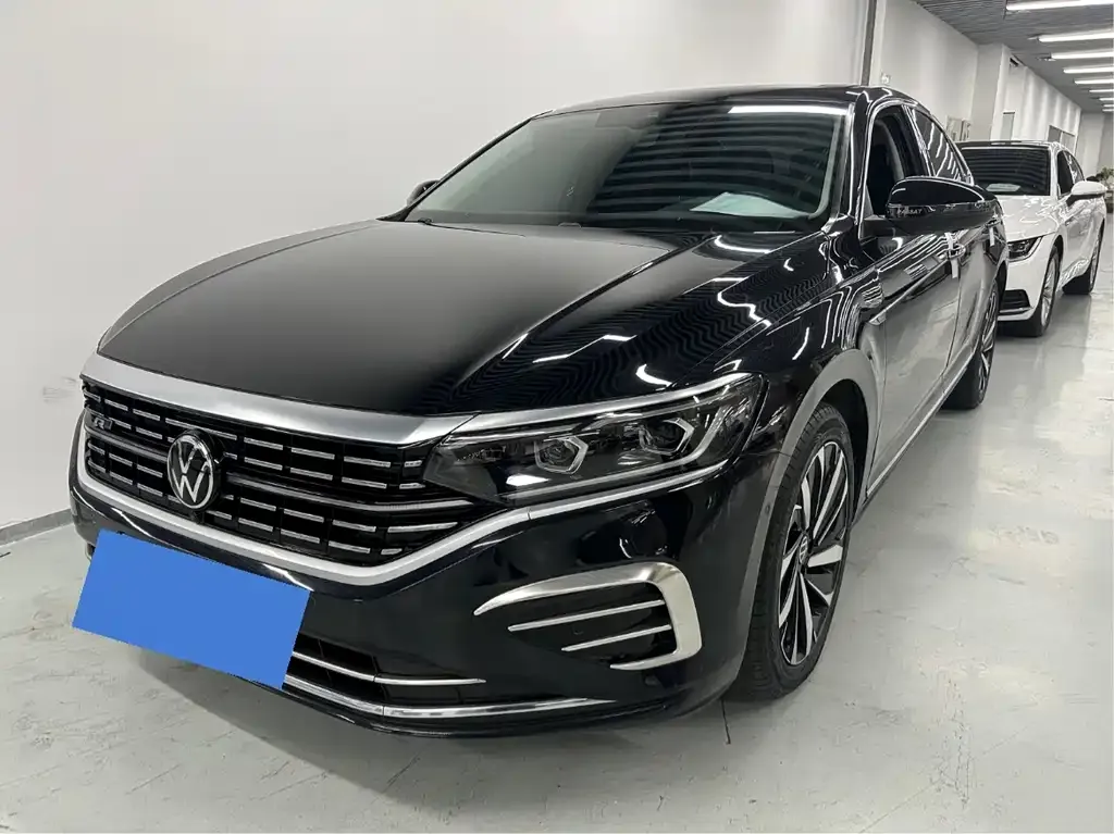 Volkswagen Passat — фото 1