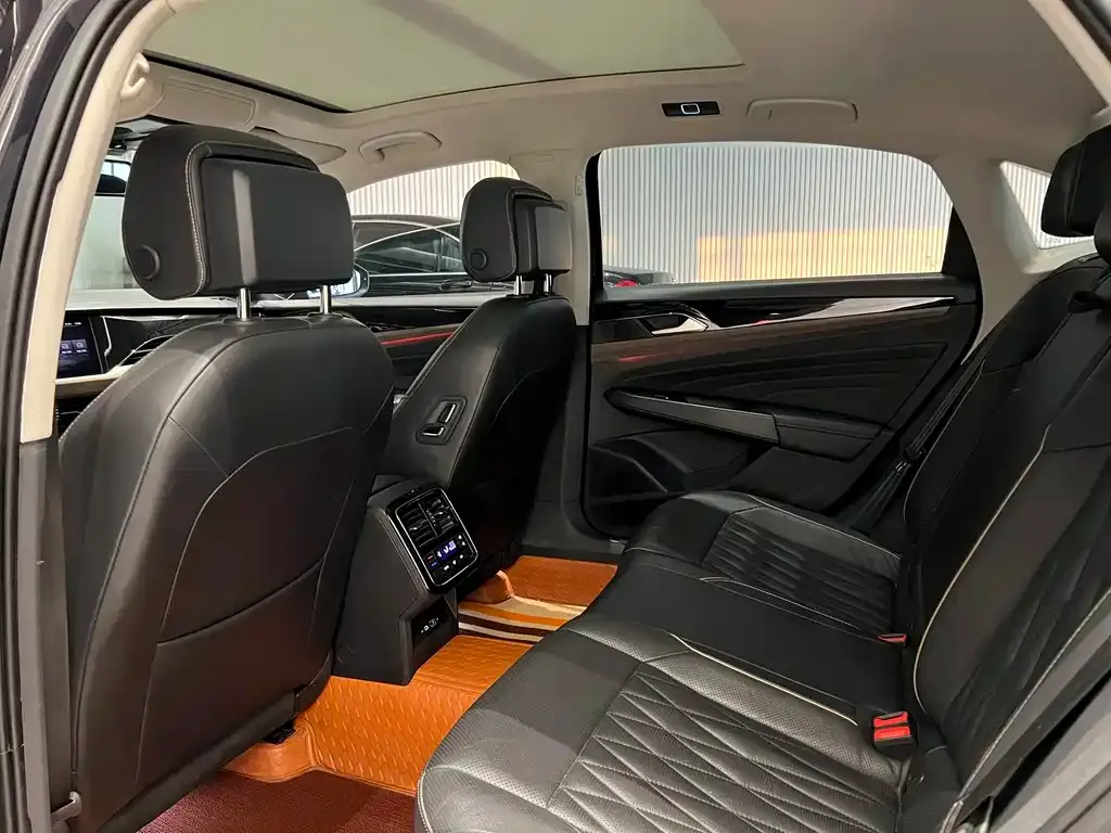 Volkswagen Passat — фото 8