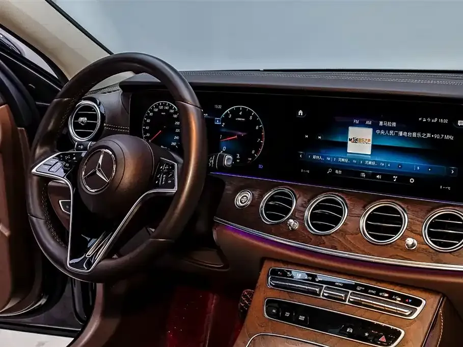 Mercedes-Benz E-Class — фото 7
