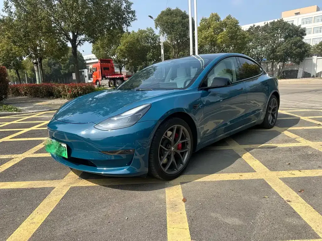 Tesla Model 3 — фото 1