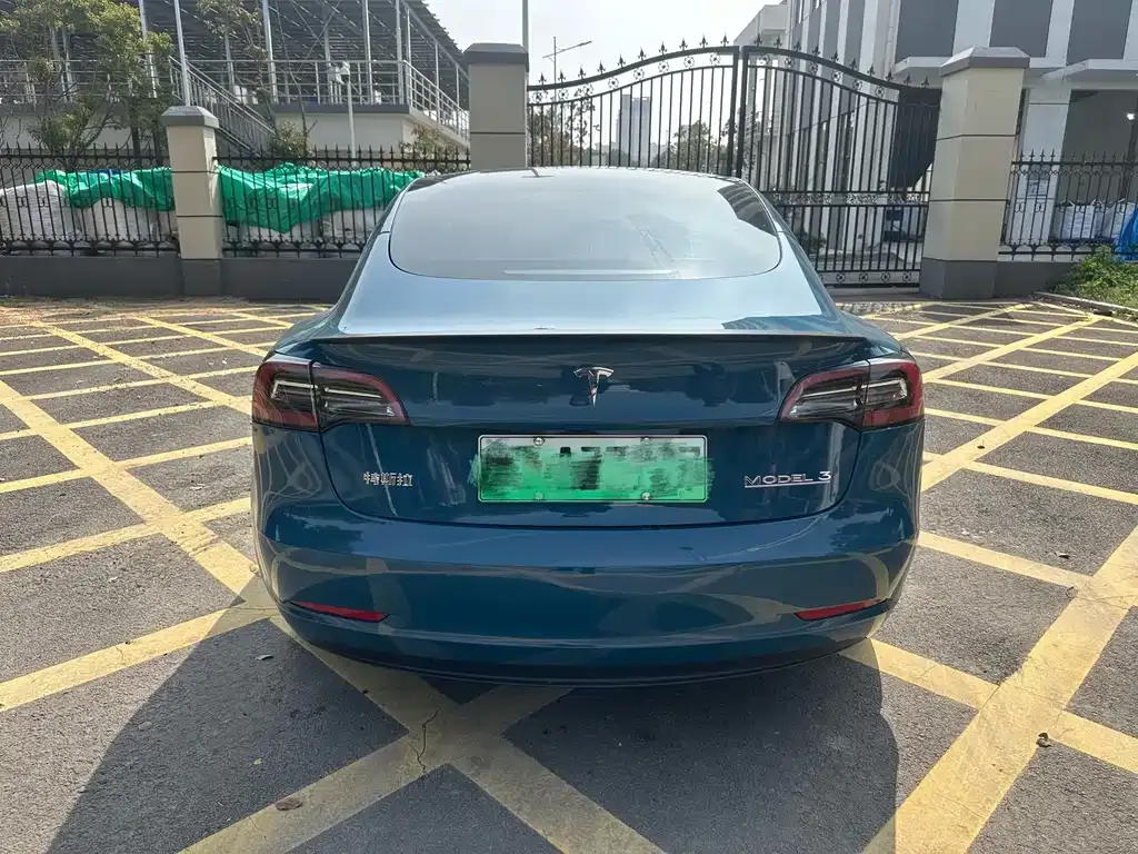 Tesla Model 3 — фото 8