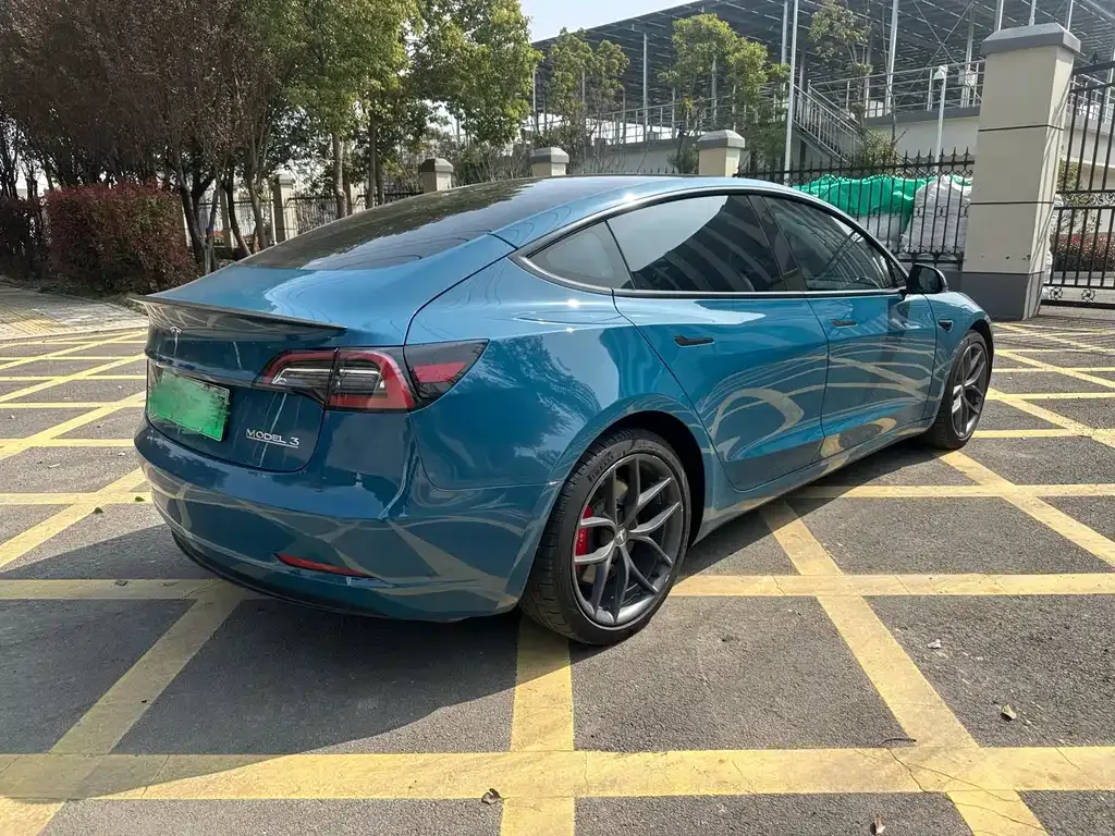 Tesla Model 3 — фото 4