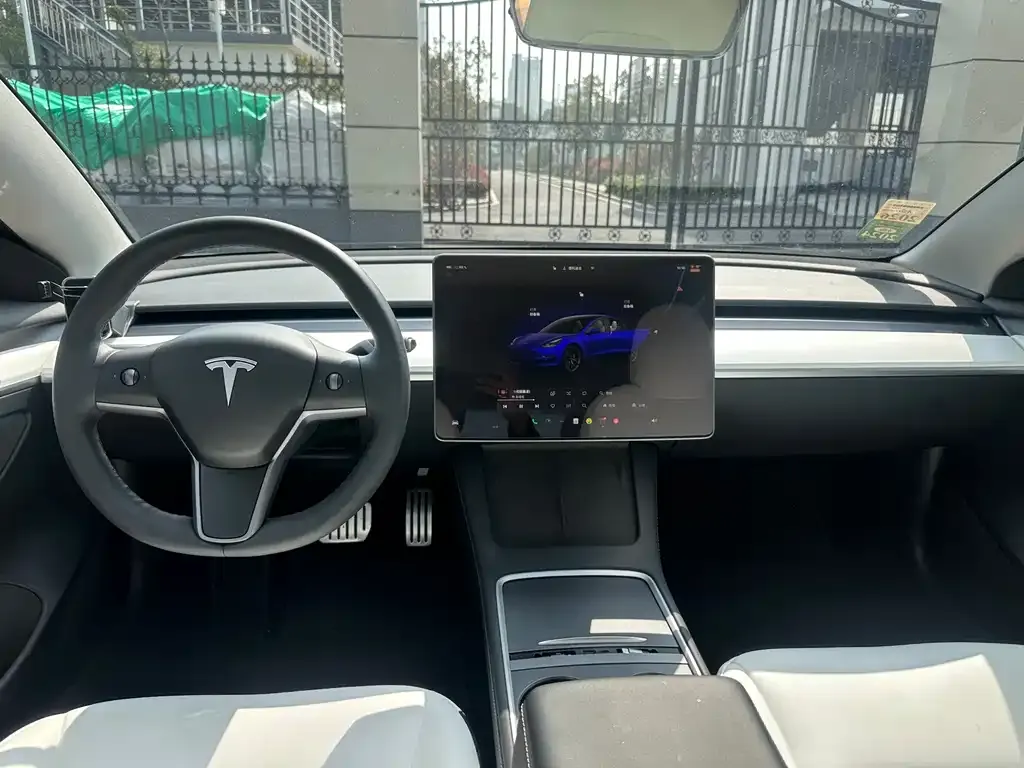 Tesla Model 3 — фото 2