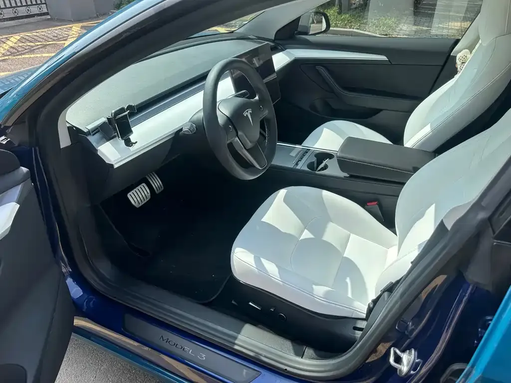 Tesla Model 3 — фото 3