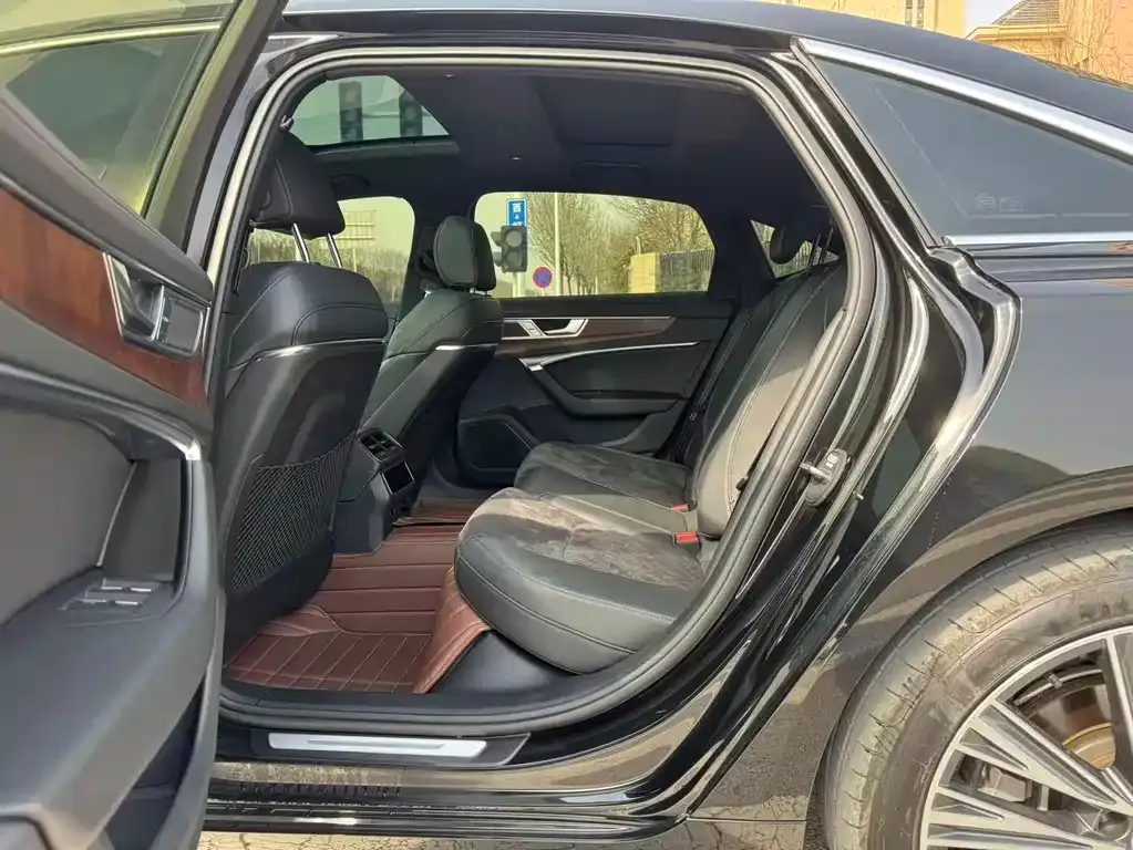 Audi A6L 2023 из CN, фото 4
