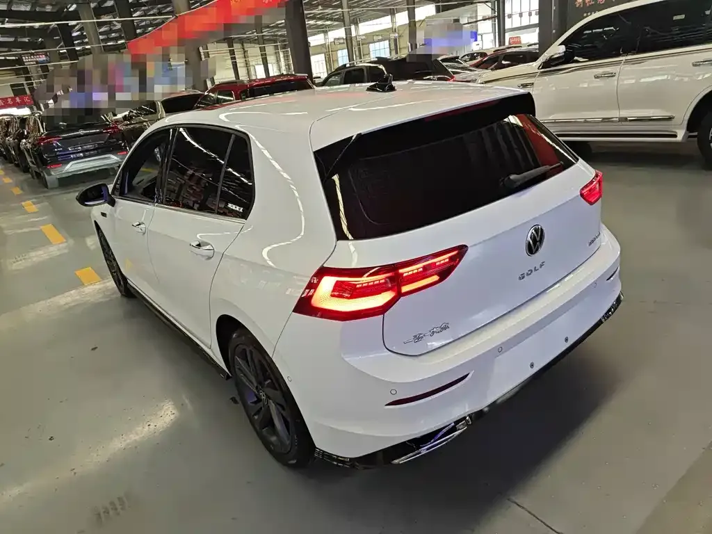Volkswagen Golf 2023 из CN, фото 10