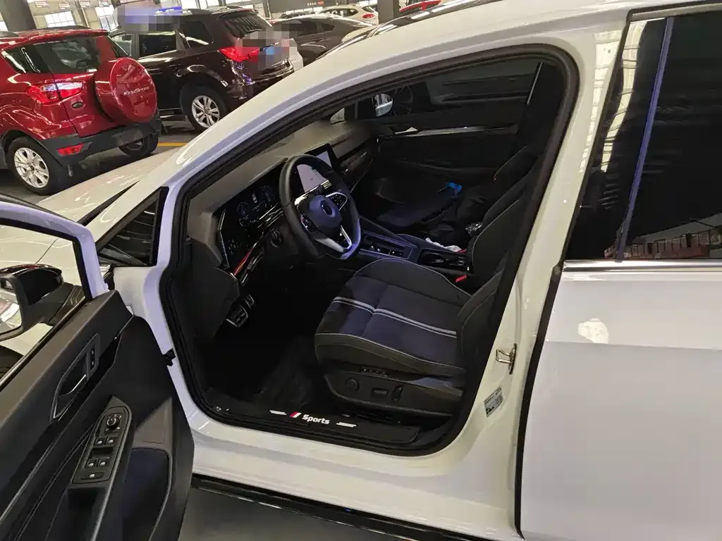 Volkswagen Golf 2023 из CN, фото 6