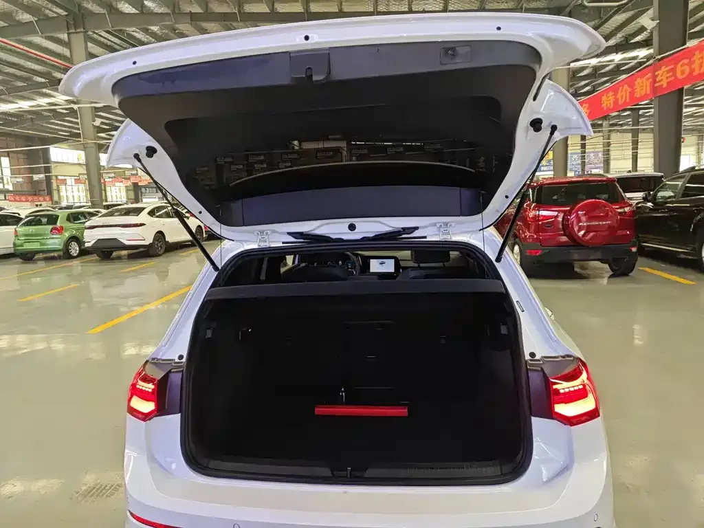 Volkswagen Golf 2023 из CN, фото 5