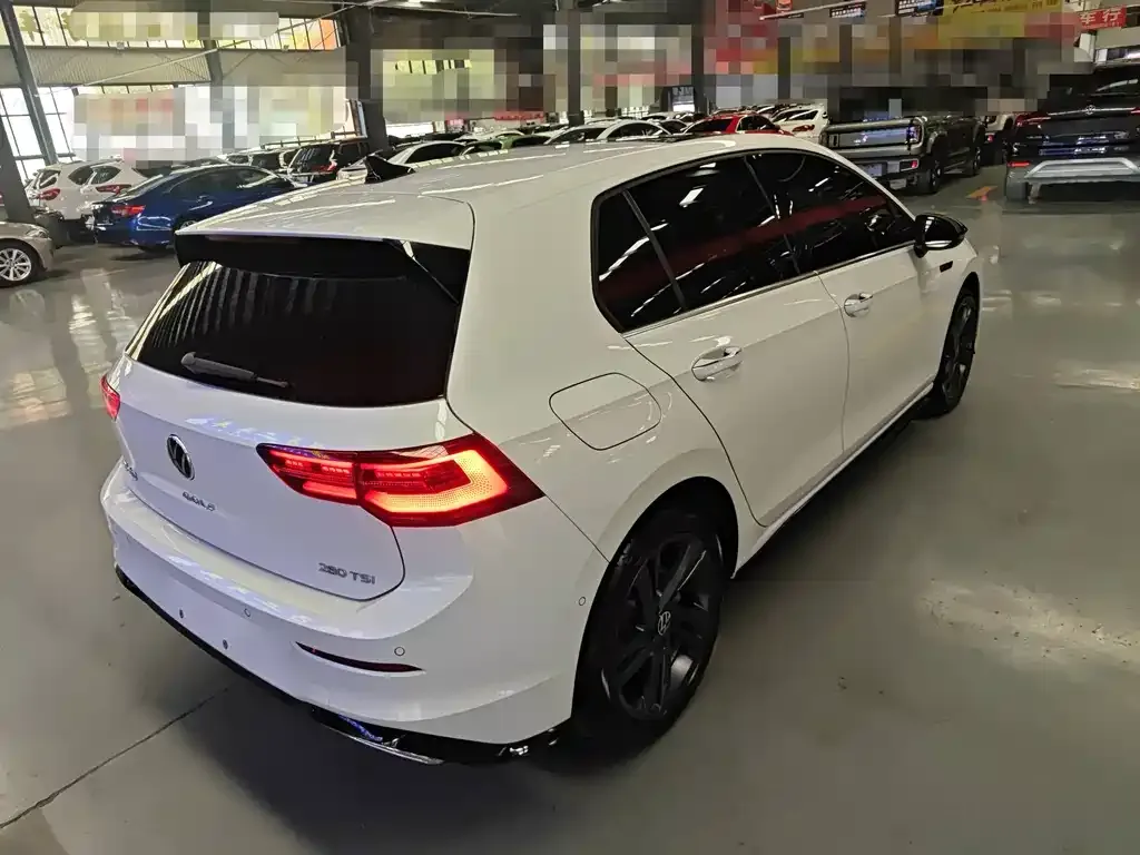 Volkswagen Golf 2023 из CN, фото 8