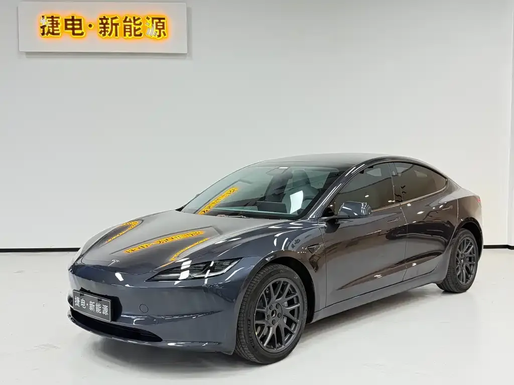 Tesla Model 3 — фото 1