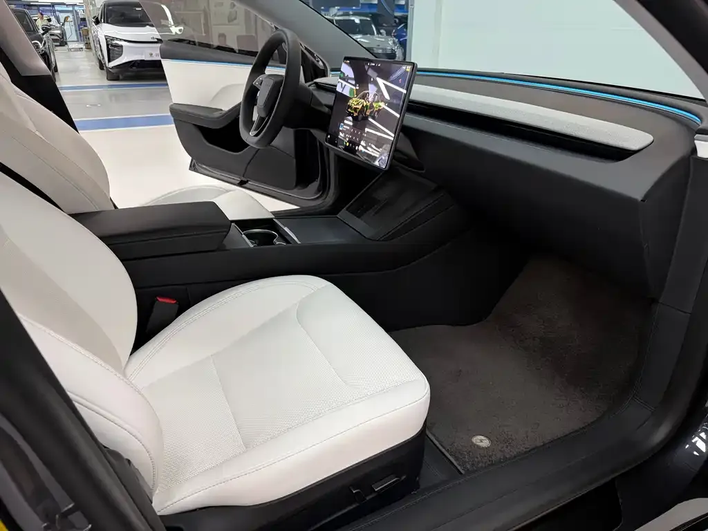 Tesla Model 3 — фото 5