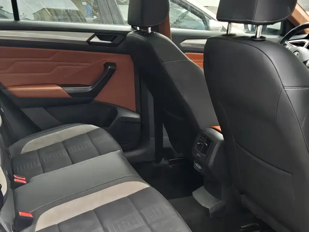 Volkswagen T-Roc 2023 из CN, фото 2