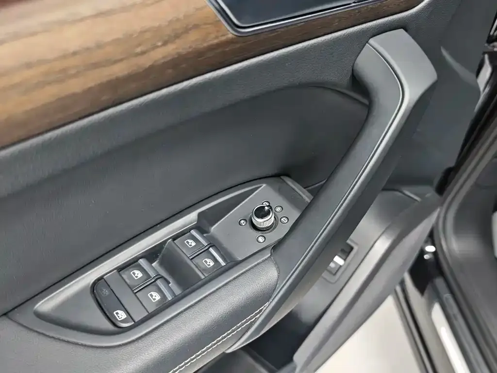 Audi Q5L 2022 из CN, фото 5