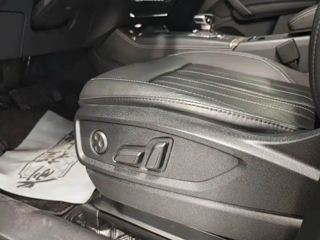Audi Q5L 2022 из CN, фото 7