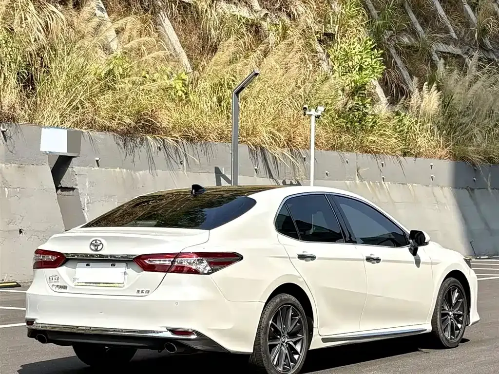 Toyota Camry — фото 9