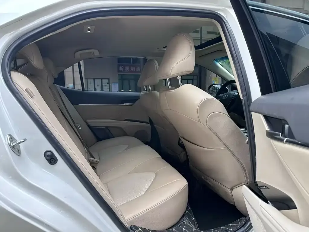 Toyota Camry 2021 из CN, фото 2