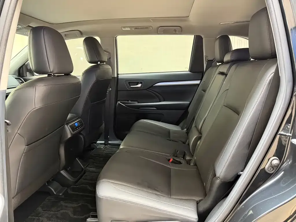 Toyota Highlander — фото 2