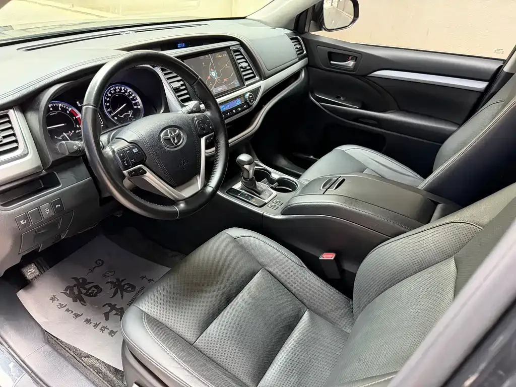 Toyota Highlander — фото 10
