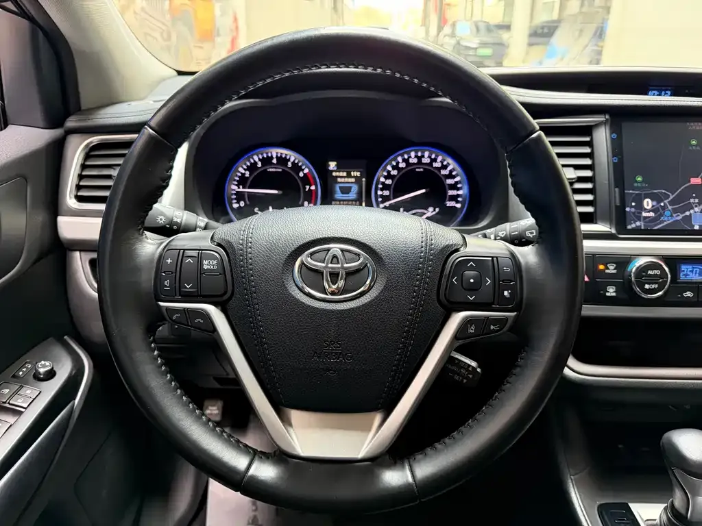 Toyota Highlander — фото 9
