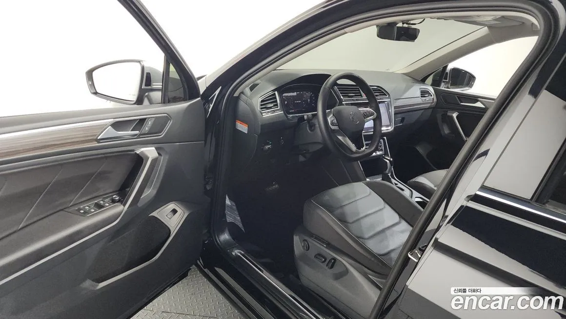 Volkswagen Tiguan — фото 9