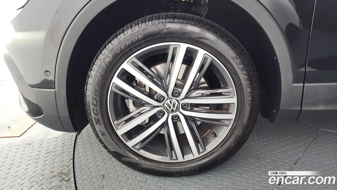 Volkswagen Tiguan — фото 4