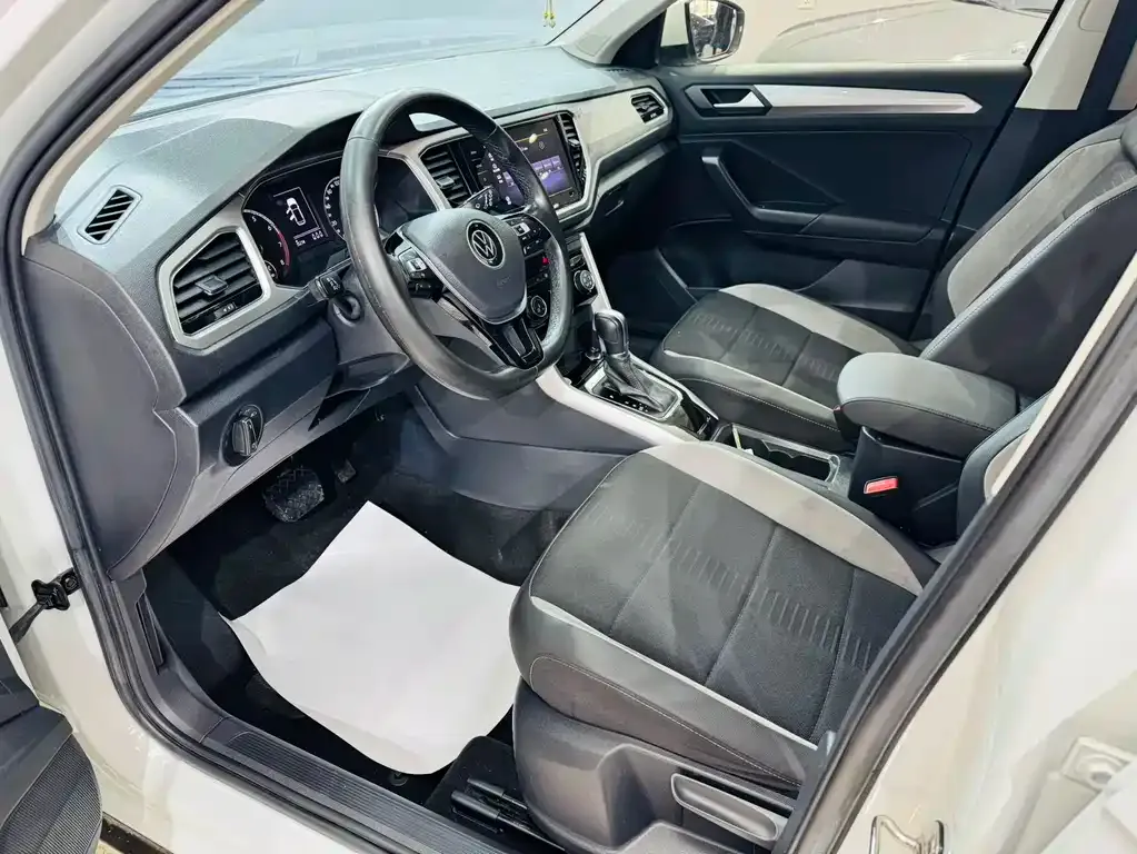Volkswagen T-Roc 2023 из CN, фото 3