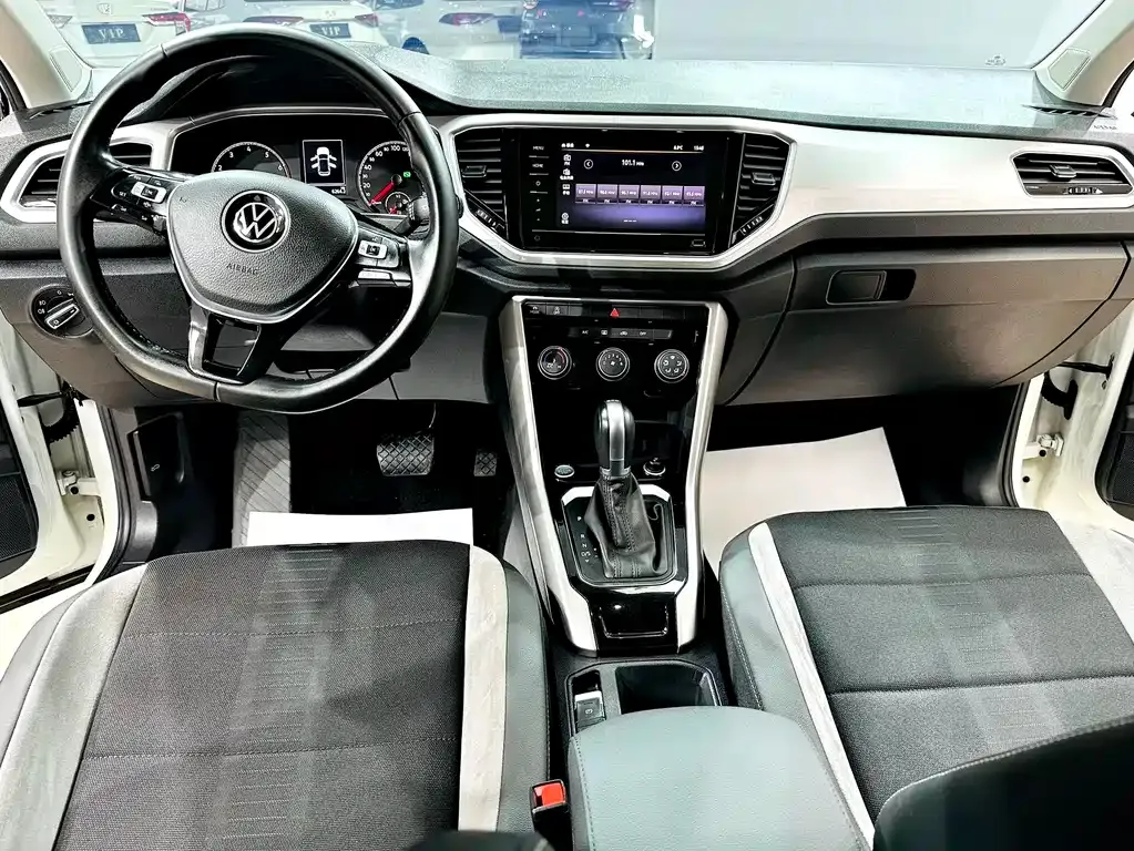 Volkswagen T-Roc 2023 из CN, фото 7