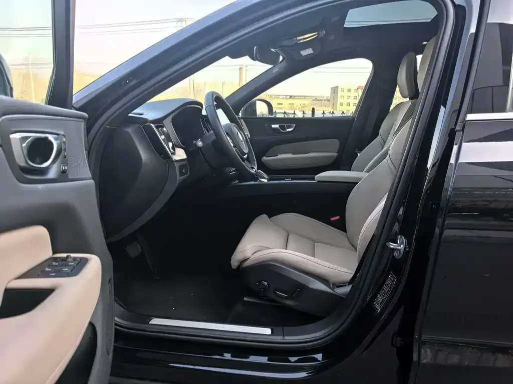 Volvo XC60 2025 из CN, фото 3