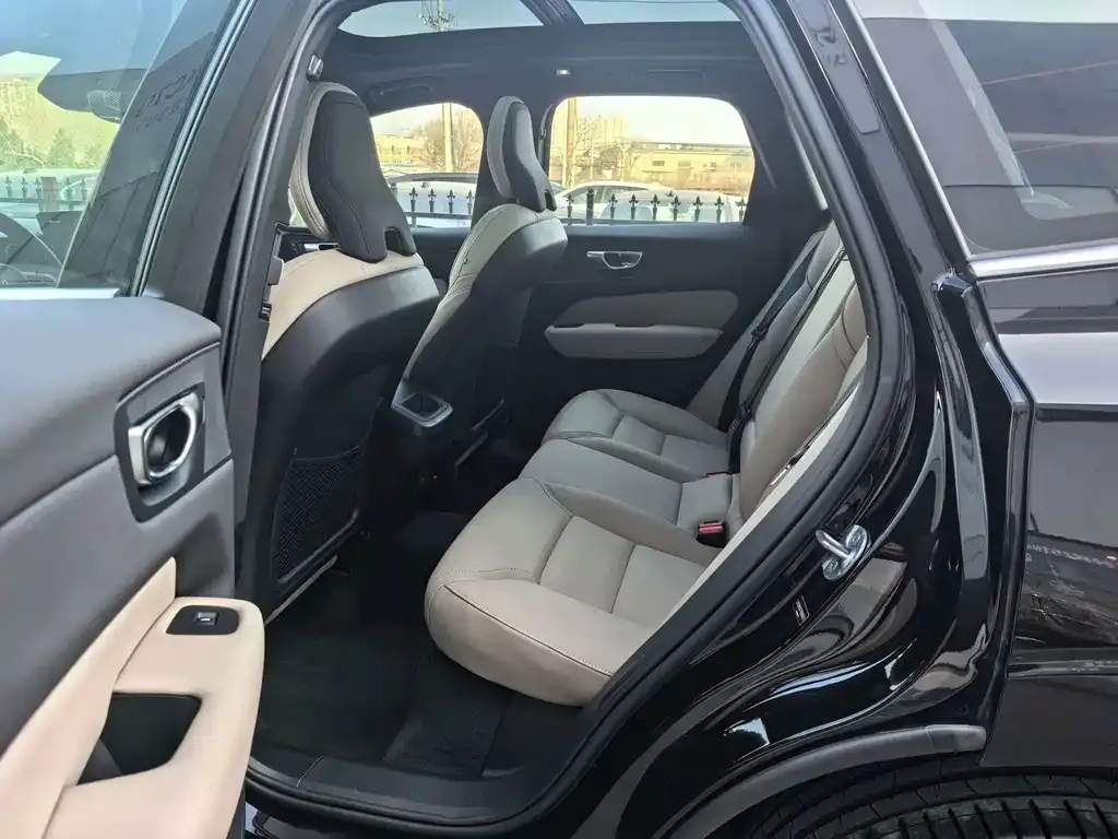 Volvo XC60 2025 из CN, фото 4