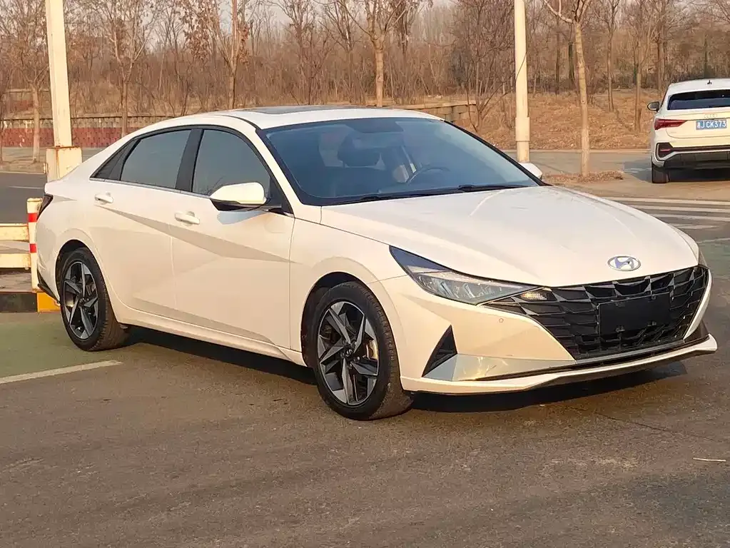 Hyundai Elantra — фото 10
