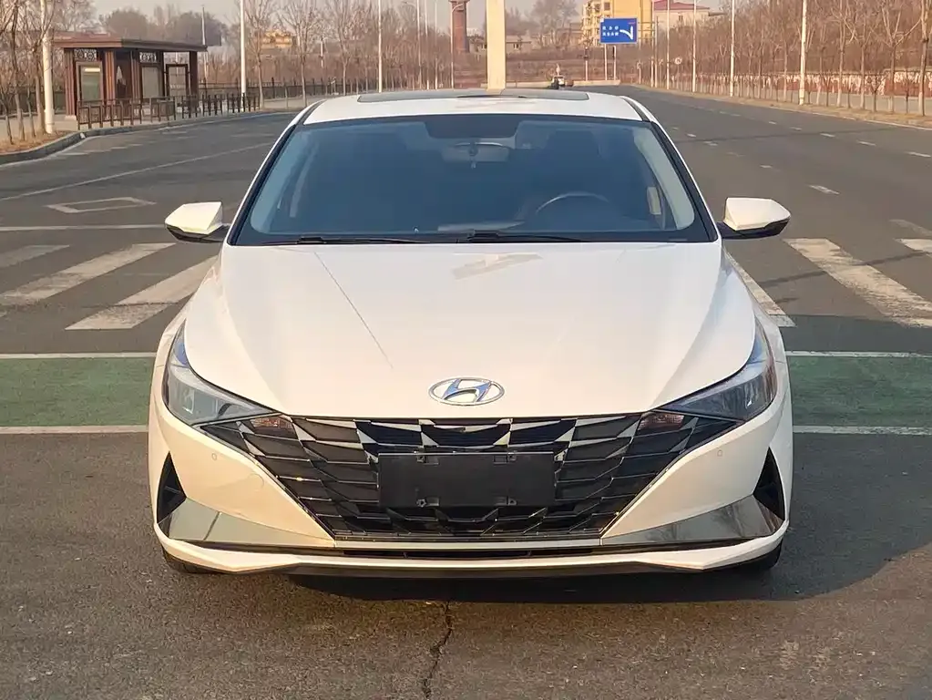 Hyundai Elantra — фото 7