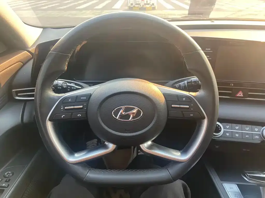 Hyundai Elantra — фото 8
