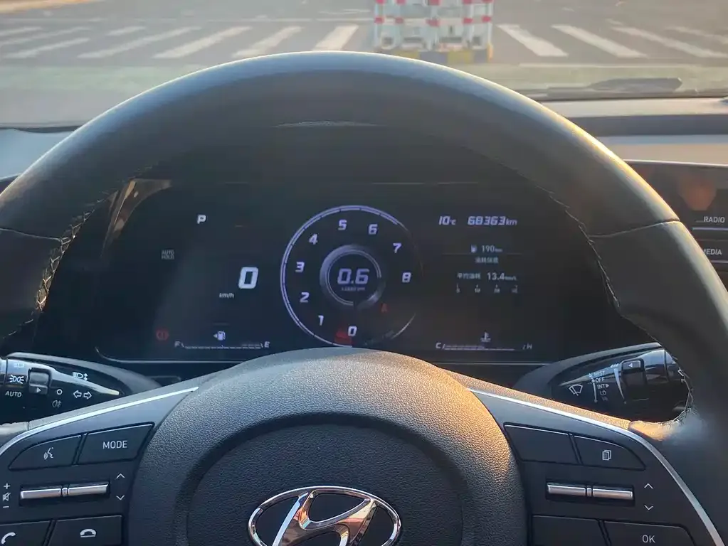 Hyundai Elantra — фото 9