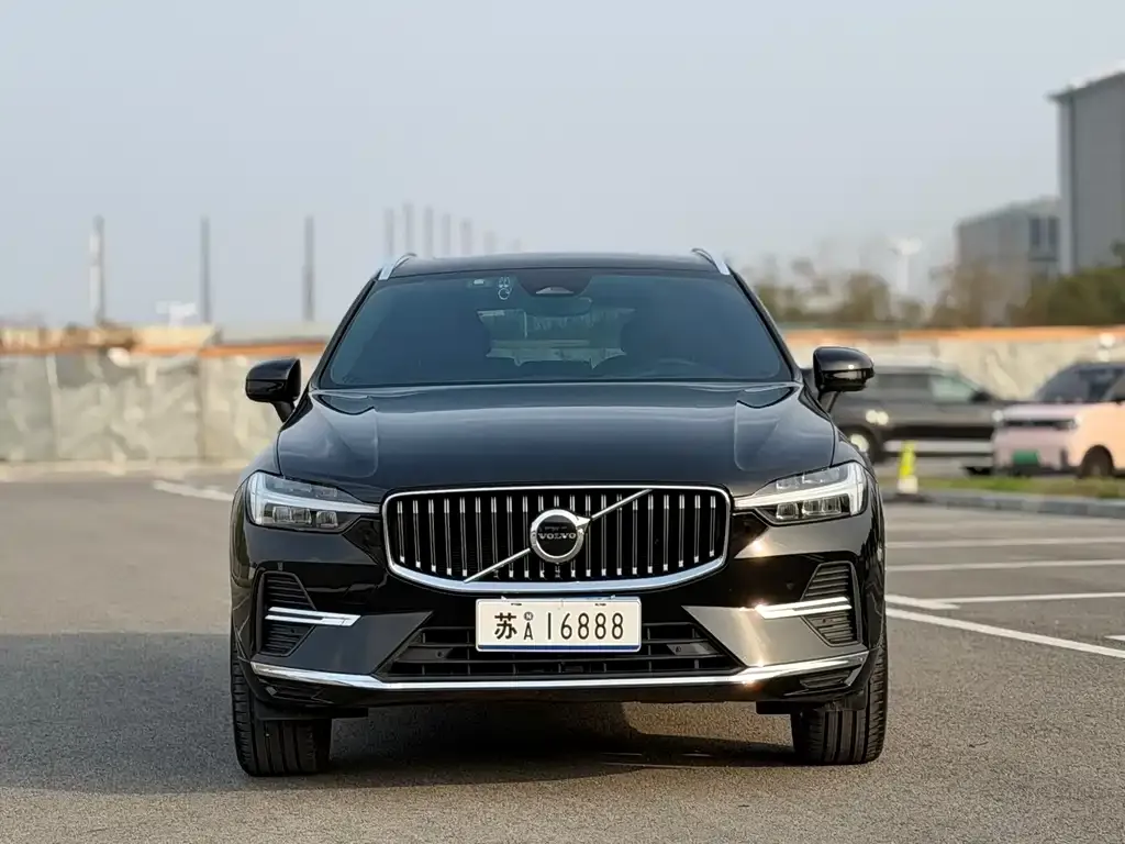 Volvo XC60 — фото 10
