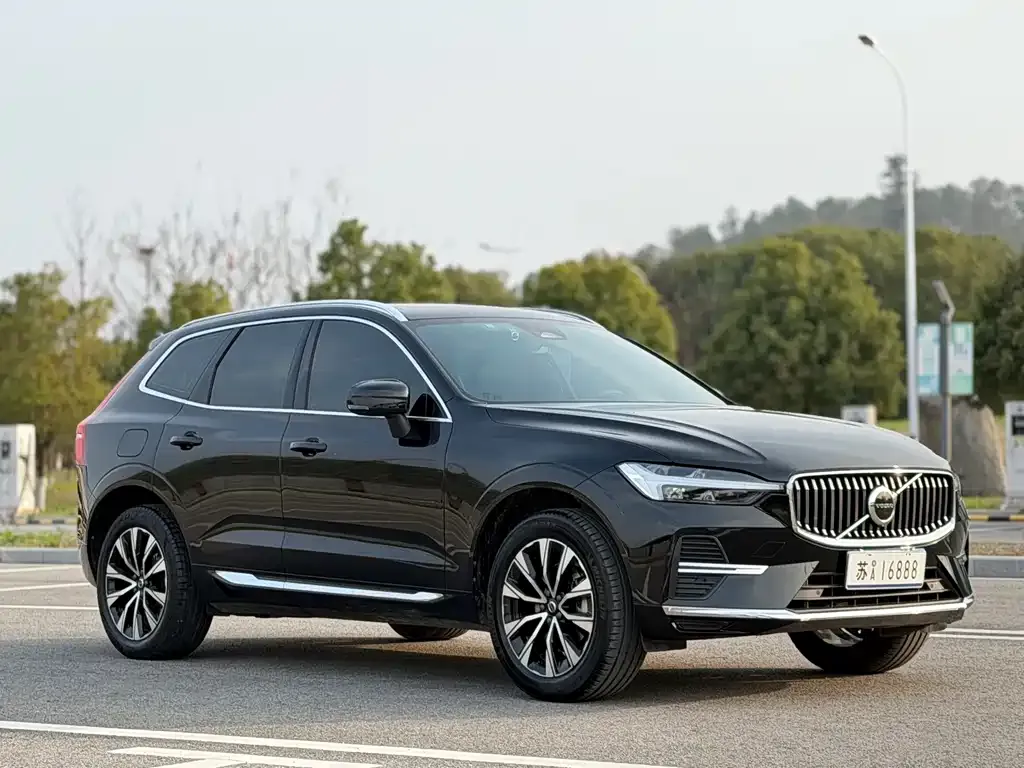 Volvo XC60 — фото 8